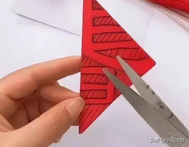 手工手工（如何教孩子手工折纸鞭炮？就用真实鞭炮的编制方法就可以！）