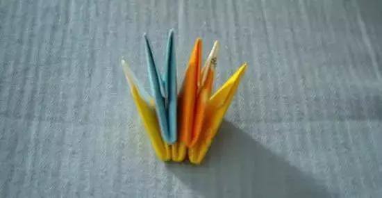 手工制作笔筒（儿时的纸艺菠萝）