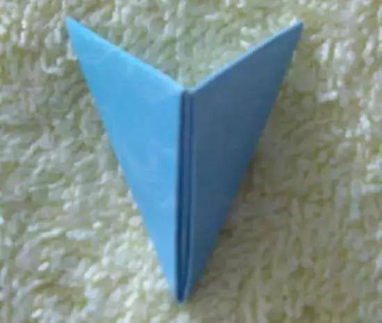手工制作笔筒（儿时的纸艺菠萝）