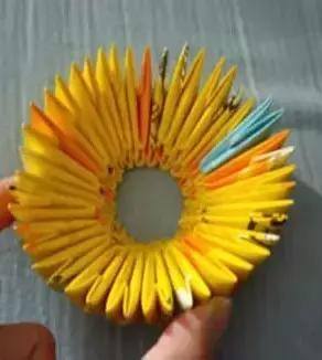 手工制作笔筒（儿时的纸艺菠萝）