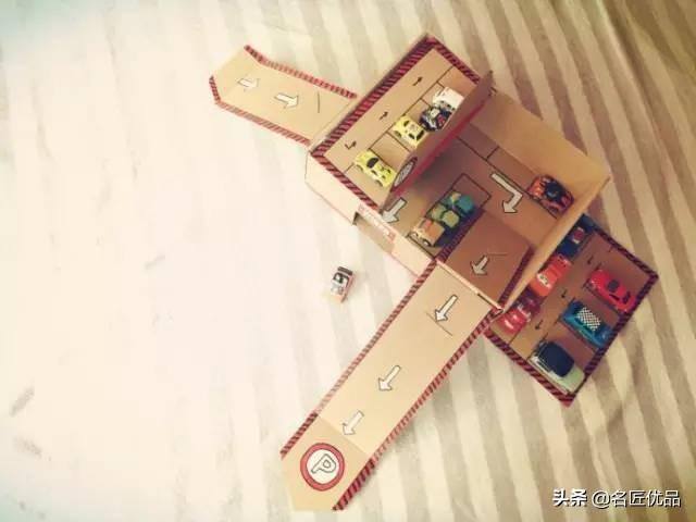 废旧纸箱手工制作大全（幼儿园纸板双层停车场）