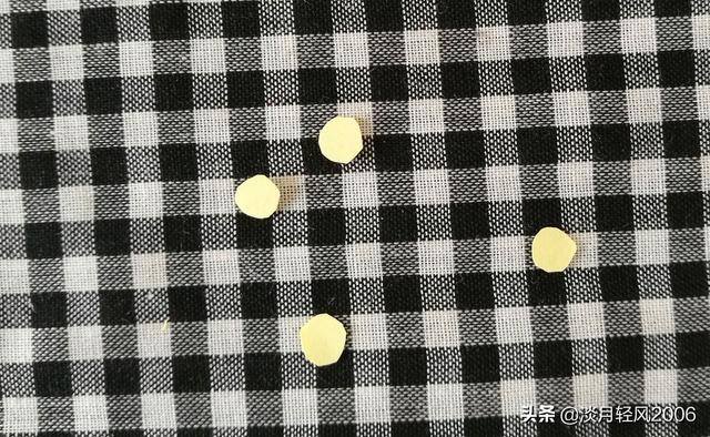 用卡纸做手工（用卡纸做一幅有花、有蝴蝶的春天的画）