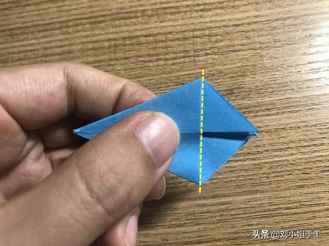 手工小雨伞的简单做法（简单易学的折纸小雨伞）