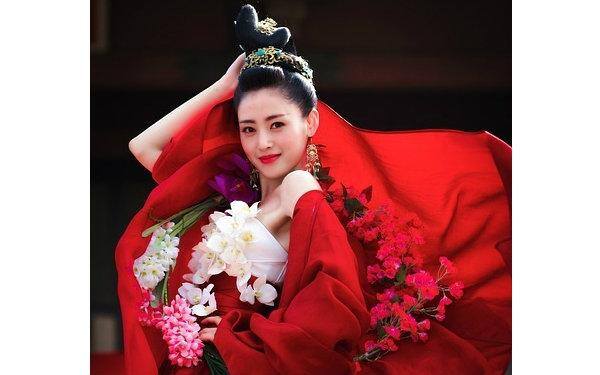 玩派派一天能赚多少钱（张天爱、柳岩、柳岩等明星都在玩派派“偷”红包）