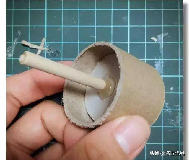 废旧纸箱手工制作大全（幼儿园纸板双层停车场）
