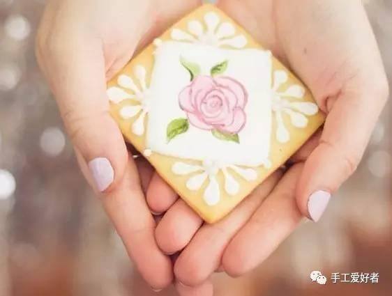儿童手工制作折纸（幼儿园手工：激萌皮卡丘，萌萌哒仙女裙！）