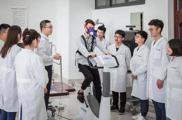 心理医生一个月能赚多少钱（上海医学专业的学生，毕业后工作怎么样？）
