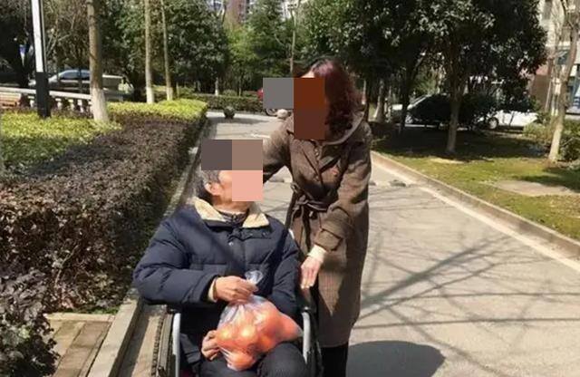 做家政一个月挣多少钱（住家保姆月薪过万，住家保姆的苦恼）