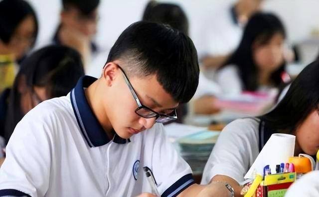 女生干什么工作好（高考志愿填报：3个适合女生的高薪专业）