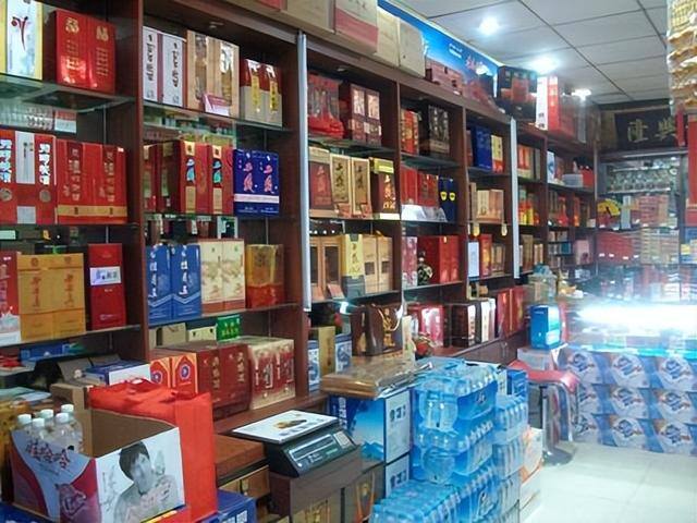 扫烟盒二维码能赚钱吗（烟酒商店背后的“猫腻”）