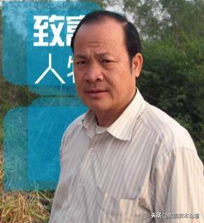 牛粪怎么处理最挣钱（黄炳权养殖牛粪养喂鸡喂鱼年赚300万）