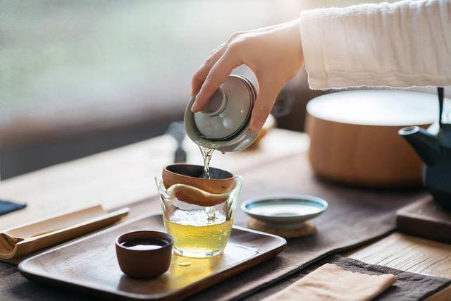 现在开茶叶店挣钱吗（林先生：茶店冷清，是老板的问题）