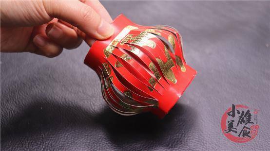 灯笼手工制作简单易学（红包壳被废物利用，秒变红灯笼方法）