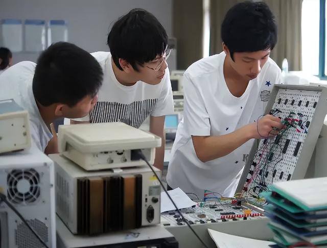 什么职业前景好（大学生应该如何选择专业？）