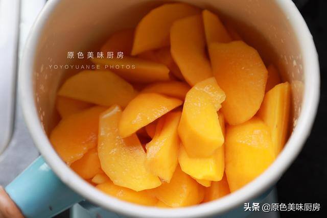 家庭自制黄桃罐头的做法（想吃黄桃罐头不用买，简单3步就搞定）