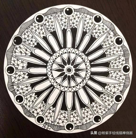 曼陀罗绘画心理学（全职妈妈画禅绕画教程）