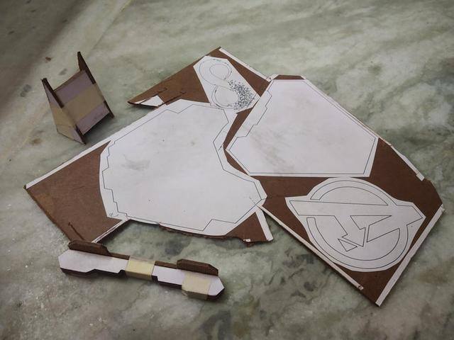 手机支架怎么做手工（复仇者手机支架制作）