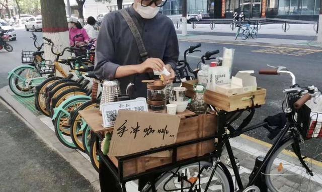致富从钓鱼开始（钓鱼人如何摆地摊？）