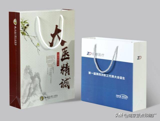 手袋外发加工（怎样才能够生产制作出潮流化的手提袋印刷产品）