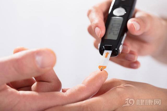 自己在家测血糖的正确方法（在家自测血糖有什么注意事项和讲究，怎么做测量的数值才会更准确）
