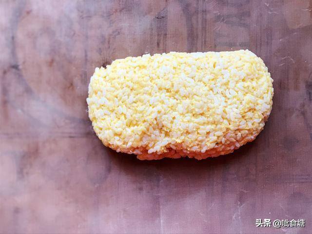 米饭锅巴怎么做简单的在家里做（剩米饭别再炒着吃了，我这个方法做成锅巴，好吃又简单，我家常吃）