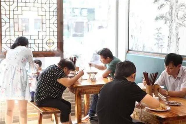现在去伊拉克打工一月多少钱（弟弟被打成了“雇佣兵”，弟弟的做法让人深思）
