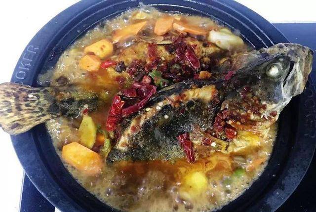 自己在家做烤鱼最简单的做法（家庭版烤鱼，夏天流着汗吃更够味）