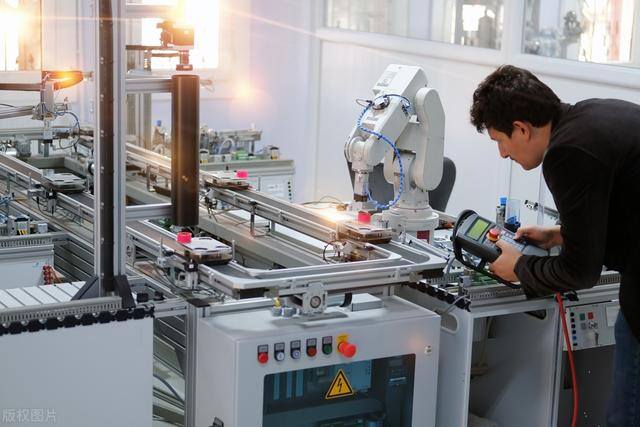 2023年做什么行业比较赚钱（当传统制造业开始衰落）