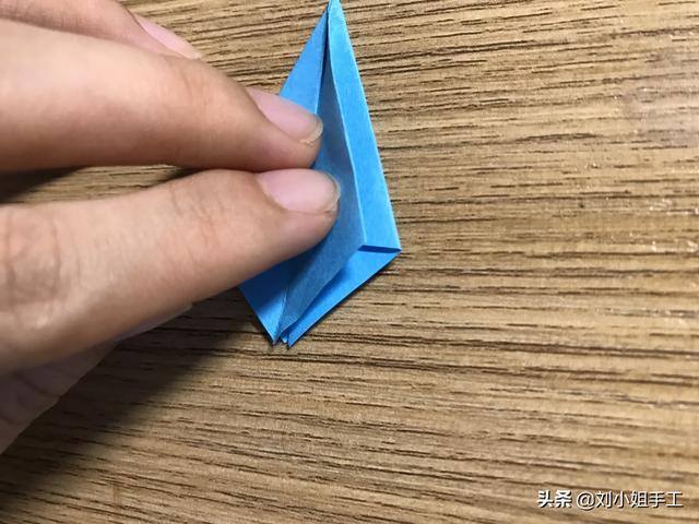 手工小雨伞的简单做法（简单易学的折纸小雨伞）
