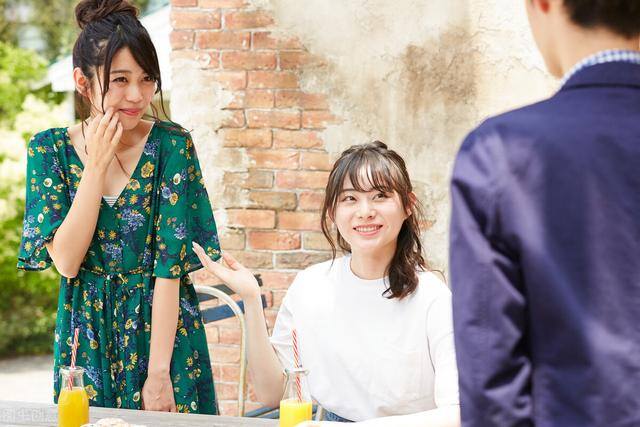 和女孩聊天怎么找话题（男生和女生聊天技巧）