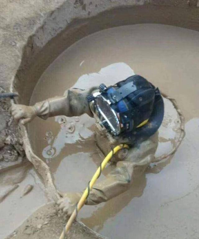 最挣钱没人干的工作（潜水员一天能挣多少钱？）