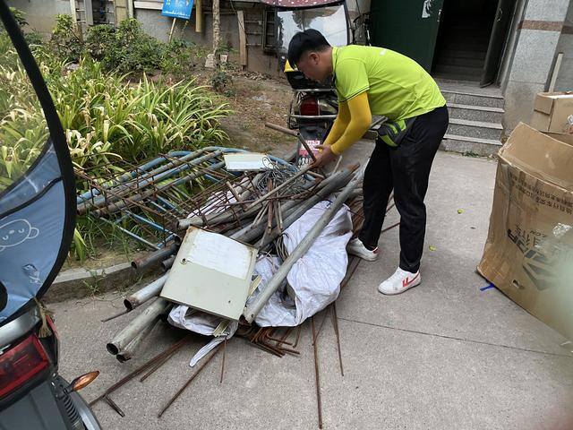 收废品赚钱嘛（摆地摊赚钱吗？）