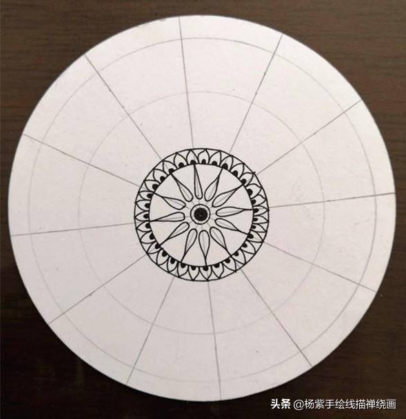 曼陀罗绘画心理学（全职妈妈画禅绕画教程）