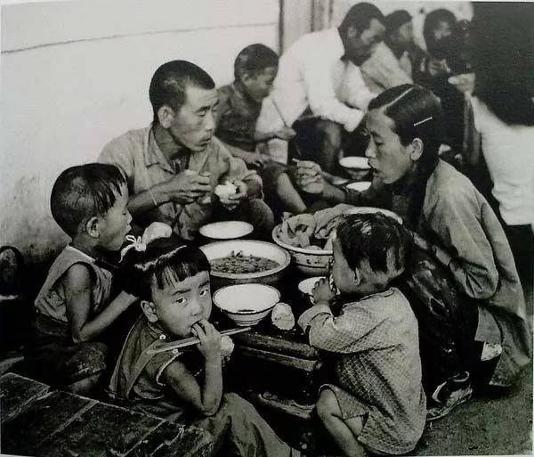 公社斗地主赚钱版（70年前的老照片，看完你有何感想？）