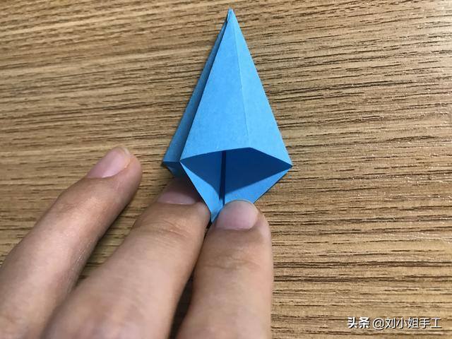手工小雨伞的简单做法（简单易学的折纸小雨伞）