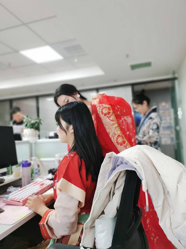 新手主播一个月能赚多少钱（做带货主播是怎样的体验？）