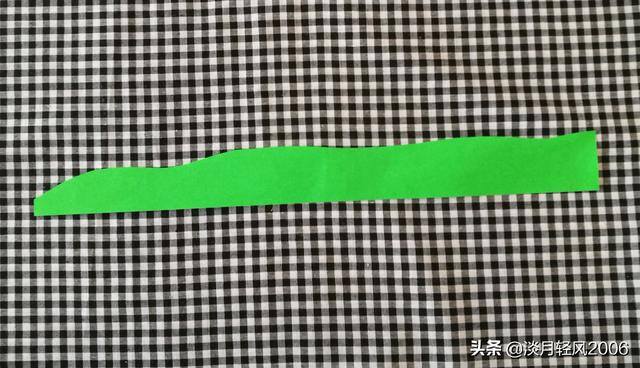 用卡纸做手工（用卡纸做一幅有花、有蝴蝶的春天的画）