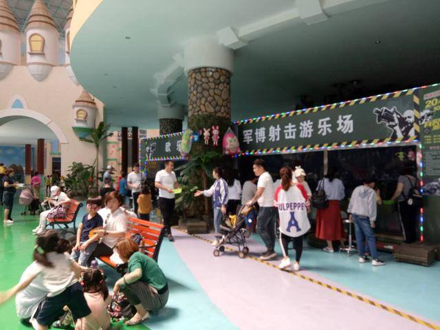 一个女人适合开什么店（游乐射击体验馆这个小生意，看看到底值不值得投资!）