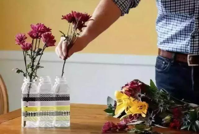 用矿泉水瓶做手工简单又漂亮（废弃的矿泉水瓶别扔，教你在家自制塑料瓶，孩子的最爱）
