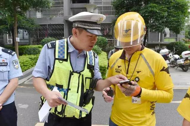 外卖一个月能挣多少钱（送外卖是怎样的体验？）