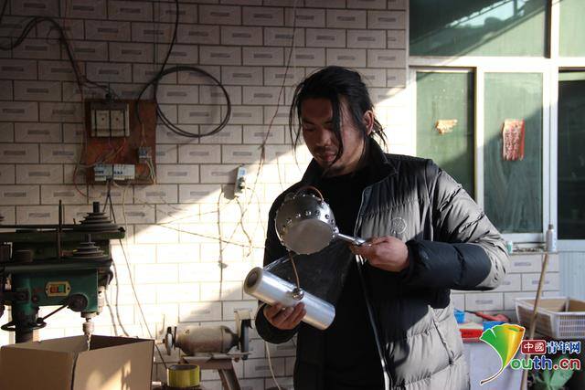 废品制作手工（“无用”手工耿：一本正经地做“废品”）