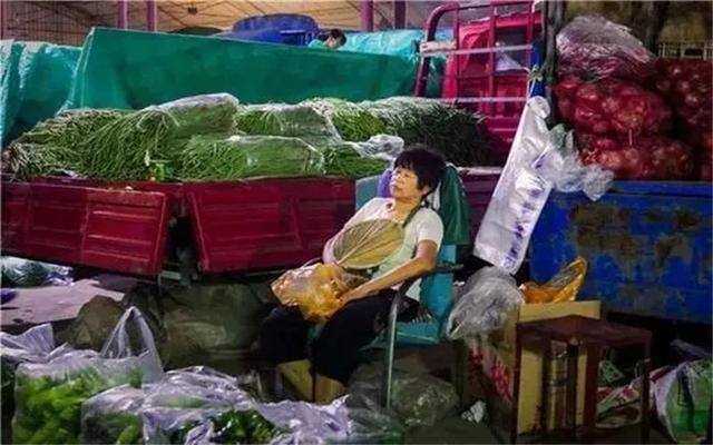 小本生意做什么最有市场（街头巷尾的小生意，做好了一天也能挣到三五百）
