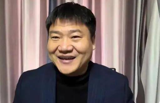 边看直播边赚钱的软件（网红老陈一个月赚16000元，后悔当初辞掉警察工作吗？）