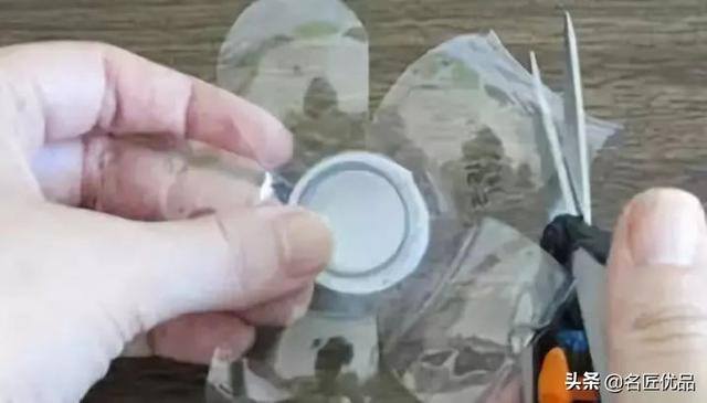 废品制作手工大全简单又漂亮（废弃的矿泉水瓶别扔，教你在家自制塑料瓶，孩子的最爱）
