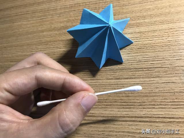 手工小雨伞的简单做法（简单易学的折纸小雨伞）