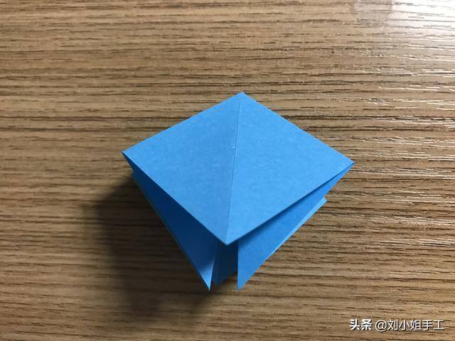 手工小雨伞的简单做法（简单易学的折纸小雨伞）