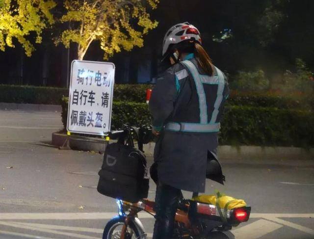 怎么做代驾司机兼职（女大学生当代驾一个月，每天晚上工作4小时，一个月能赚多少钱？）