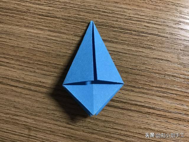手工小雨伞的简单做法（简单易学的折纸小雨伞）
