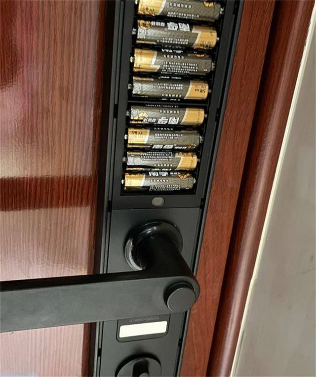 在家做锂电池组装靠谱吗（如何挑选指纹锁？）