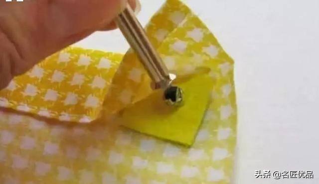 废品制作手工大全简单又漂亮（废弃的矿泉水瓶别扔，教你在家自制塑料瓶，孩子的最爱）